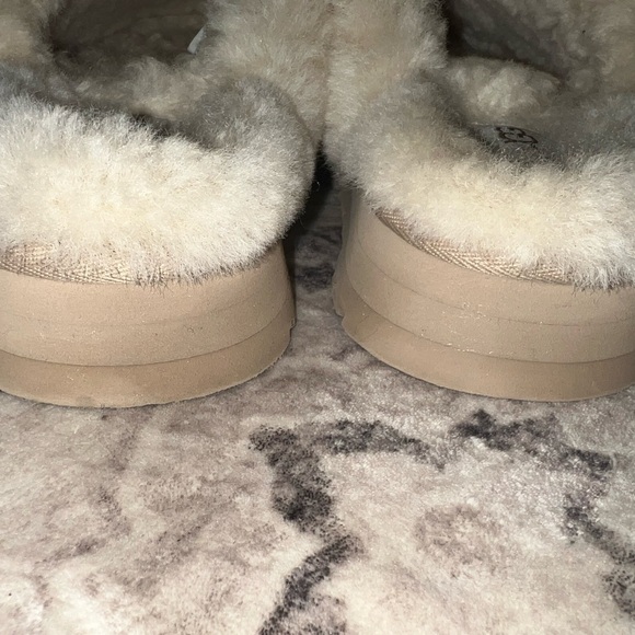 UGG Women's Disquette Sand colored Slippers with Cream Lining - Picture 11 of 12